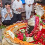 माजी मंत्री आ. धनंजय मुंडे यांनी आज महाशिवरात्री निमित्त पंचम ज्योतिर्लिंग प्रभू वैद्यनाथांचे दर्शन घेतले.